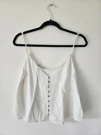 Débardeur blanc fines bretelles avec boutons Stradivarius taille 38/M
