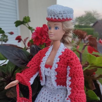 Vêtements pour Barbie 3+1€.