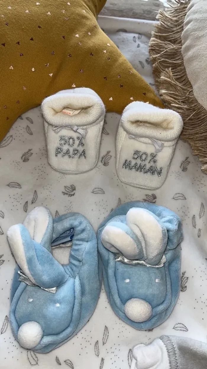 3 paires de Chaussons/ 1 bonnet  naissance - photo numéro 4