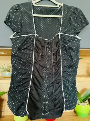 Bustier corset noir avec petits pois blancs