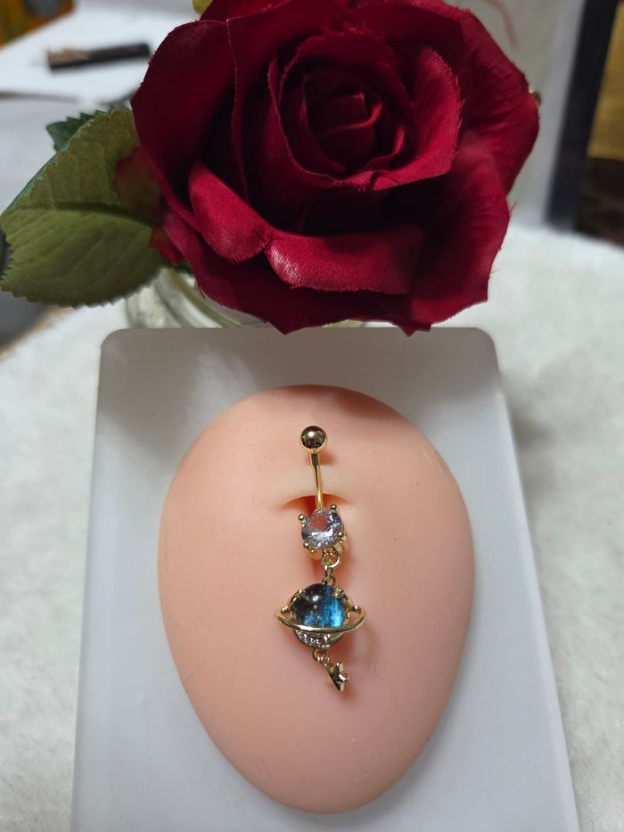 Piercing nombril gold planète - photo numéro 4