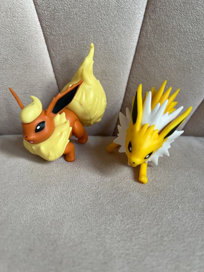 Lot de deux figurines 8 cm Voltali et Pyroli - Pokémon
