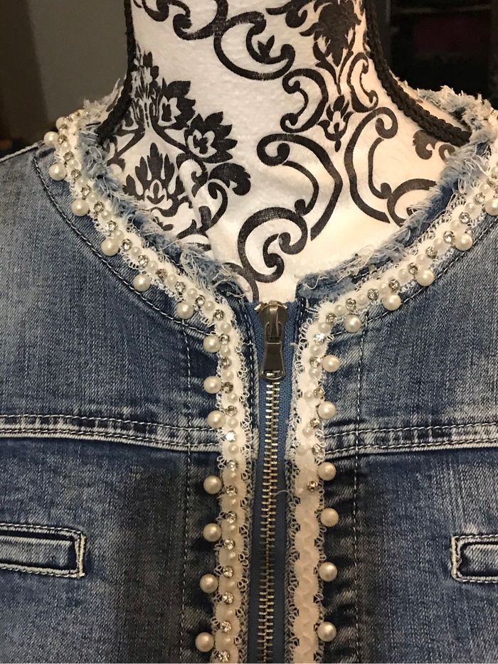 Veste en jean. Taille 38 - photo numéro 3