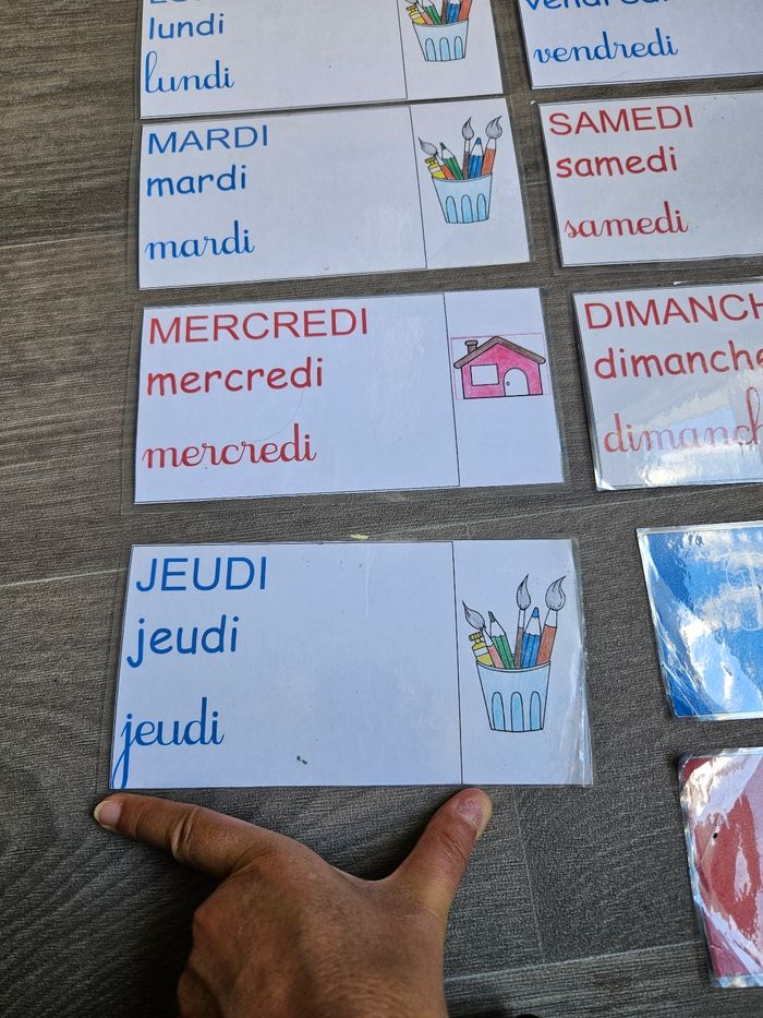 Lot étiquettes date et présence maternelle - photo numéro 3