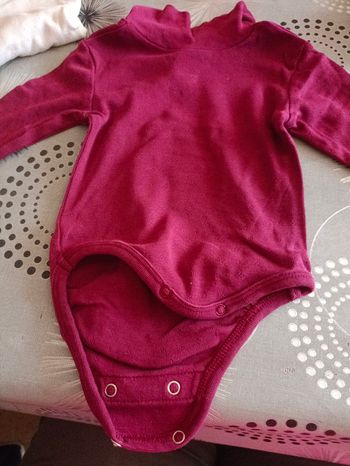 Vend body 6 mois Kiabi 