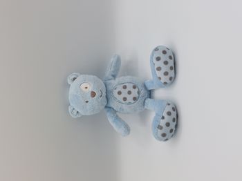 Peluche doudou ours bleu ciel cocard blanc pois noir marron 21 cm FS Baby ?