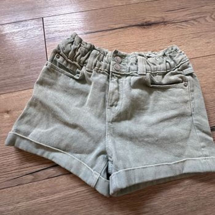 Short fille