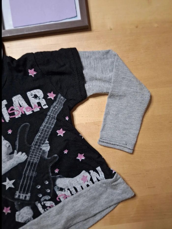 T-shirt manches longues pour fille taille 24 mois en très bon état - photo numéro 2