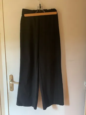 Pantalon tailleur fluide moulant fesse et taille haute léger