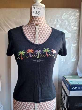Tee-shirt, noir avec motif palmiers pailleté, en très très bon état, longueur 48cm, en coton, marque