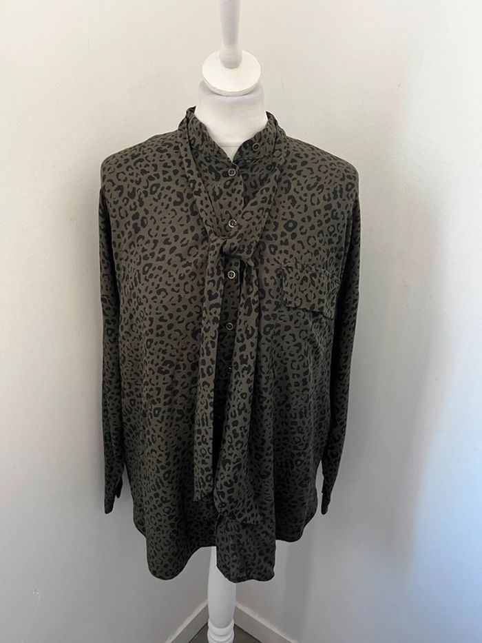 Chemisier kaki motif léopard Zara XS