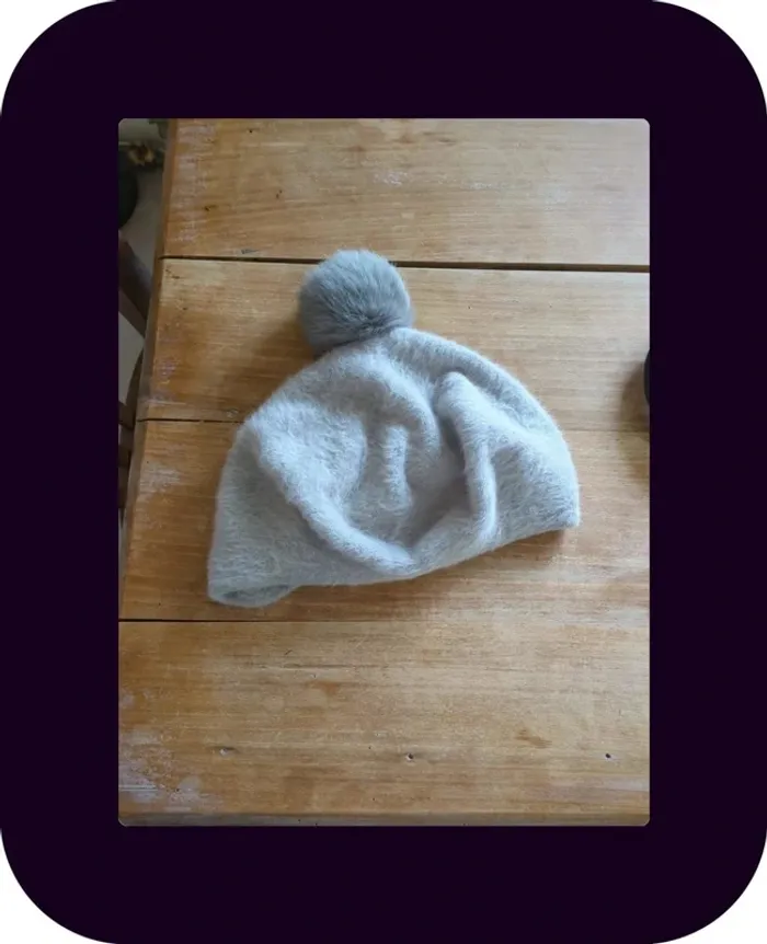 Joli bonnet angora Galerie Lafayette