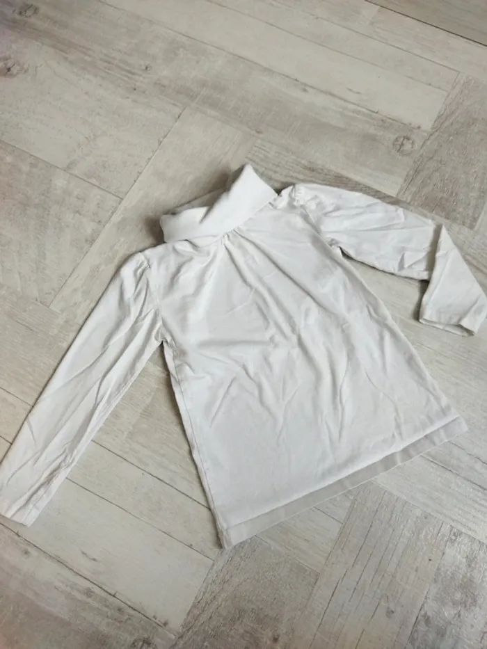 Haut blanc col roulé 3 ans
