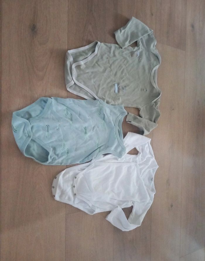 Lot vêtements garçon 24 mois - photo numéro 2