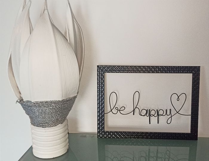 Cadre noir "Be happy" fabrication artisanale, en fil de fer - photo numéro 2