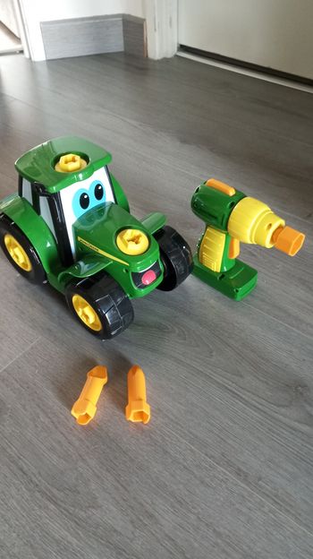 Tracteur John Deere Tomy à construire