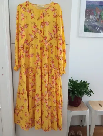 Robe longue jaune fleurs rouge Zara taille L