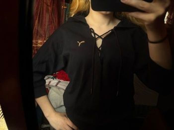 Sweat à capuche Puma noir - Détails lacets et logo doré - photo numéro 1