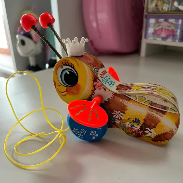 Queen buzzy abeille fisher price vintage
