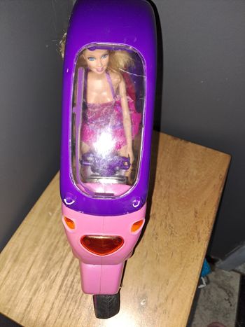 Barbie et son scooter