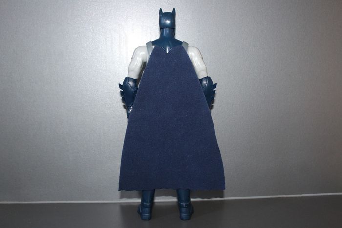 Figurine Justice League Batman Armure Lourde 30 cm - photo numéro 3