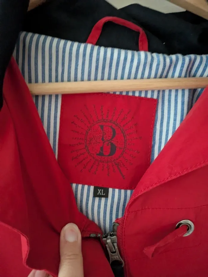 Magnifique veste à capuche rouge Bermudes taille XL - photo numéro 5
