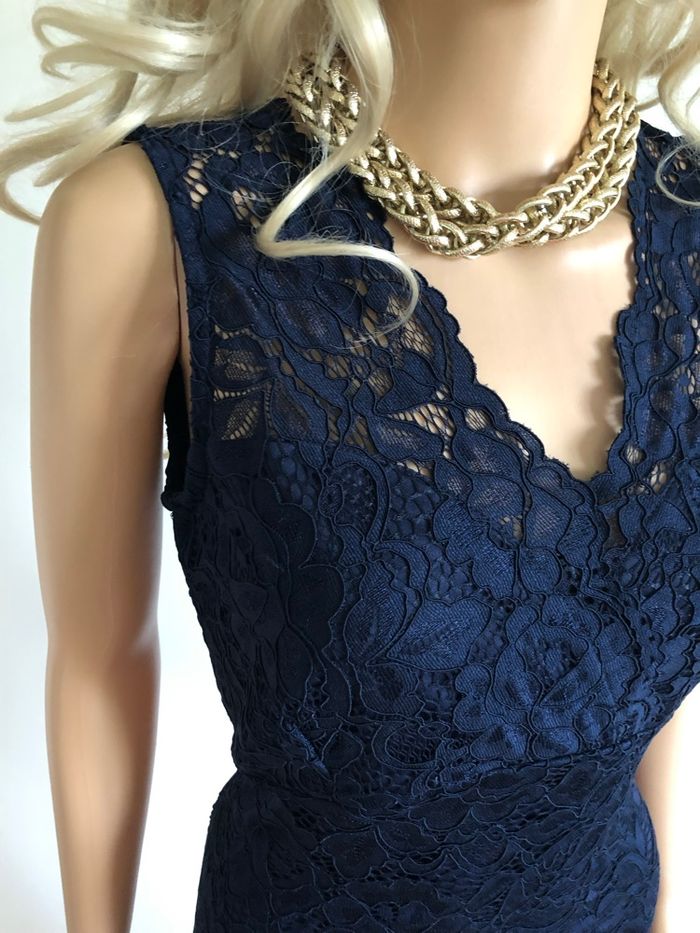Robe bleue marine en dentelle sans manches taille 38 excellent état - photo numéro 4