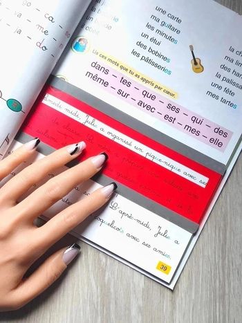 Guide de lecture transparent rouge