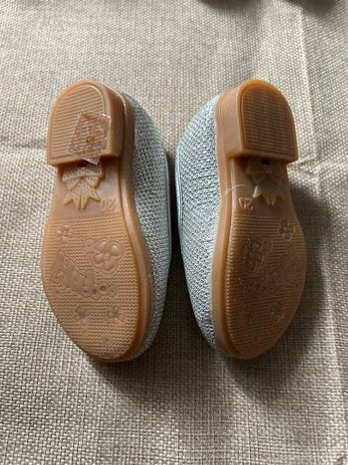 Paire de chaussures pointure 20 - photo numéro 2
