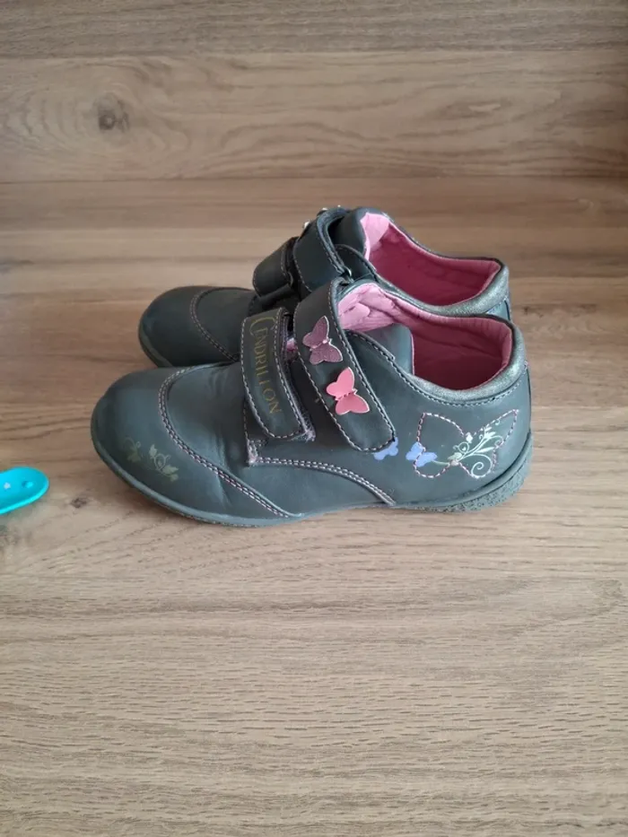 Chaussures Cendrillon 29 très bon état - photo numéro 4