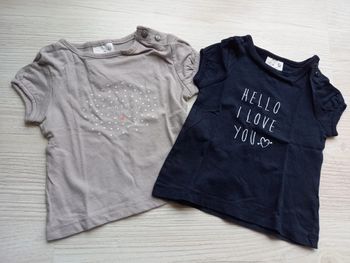 2 t-shirts bébé 1 mois kiabi comme neuf