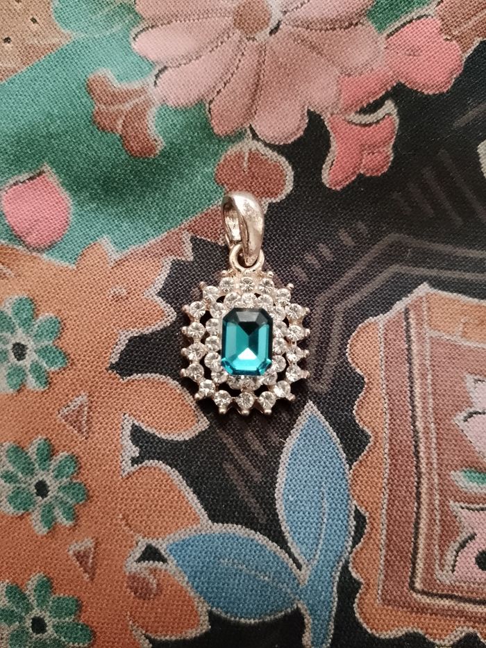 pendentif en acier doré et strass b Bobbio bleues/translucides neuf. - photo numéro 1
