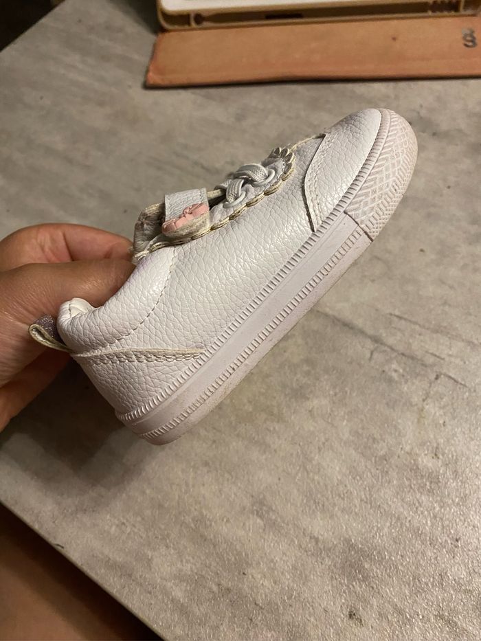 Baskets taille 21 - photo numéro 3