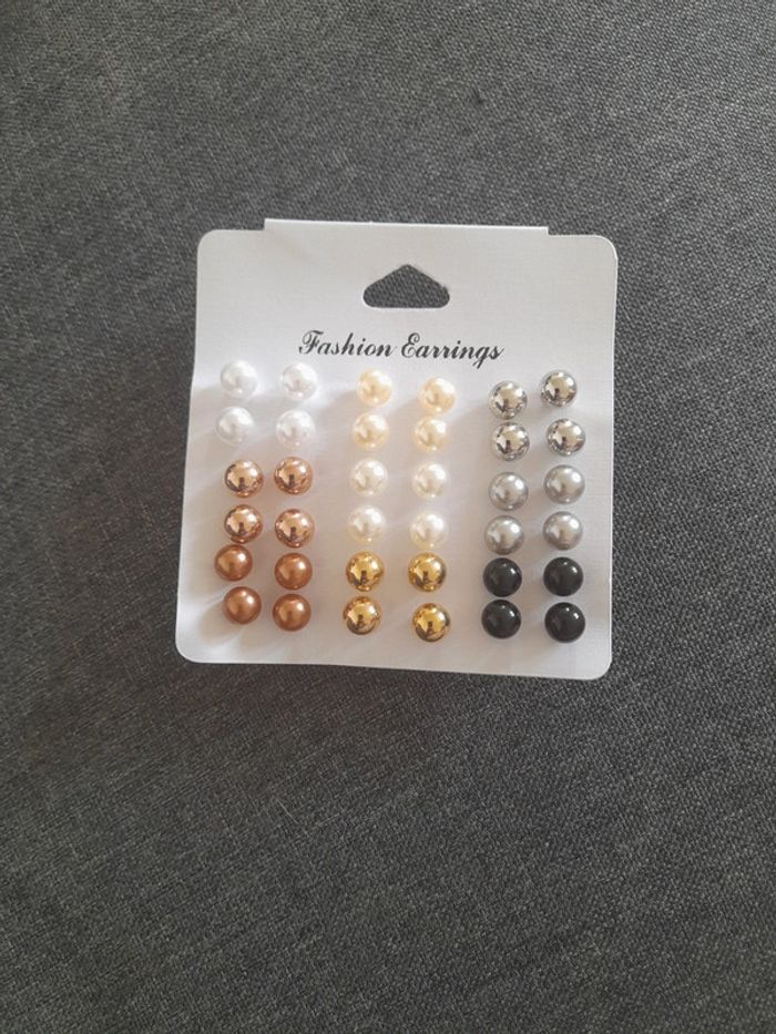 Lot de 18 paires de boucles d'oreilles