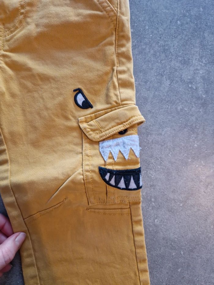 Pantalon garçon droit jaune moutarde à motif, taille réglable T3ans TBE orchestra - photo numéro 3
