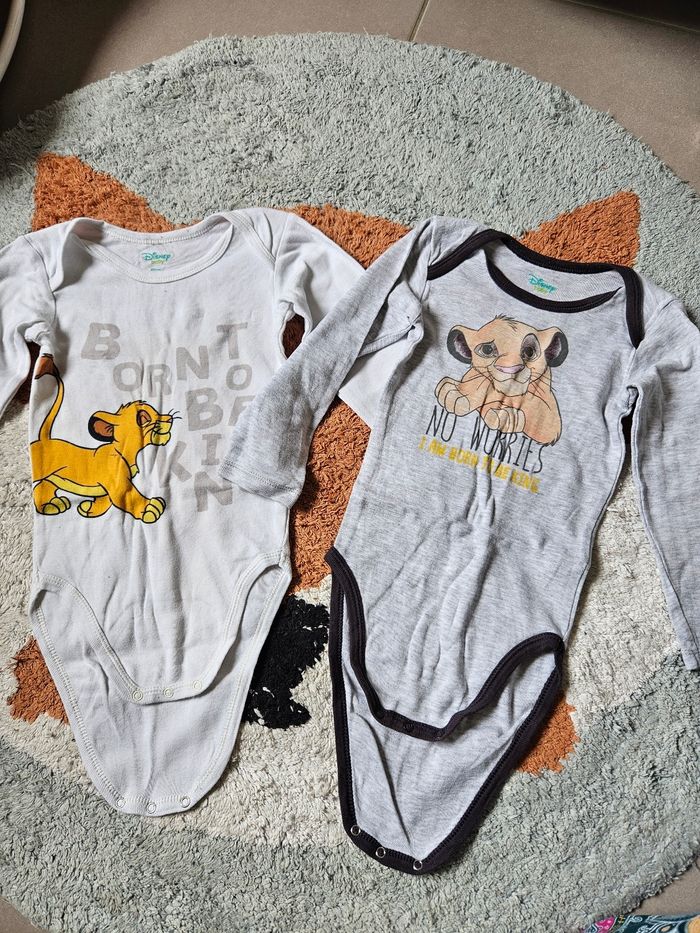 Lot de 2 bodies Le roi lion - 24 mois