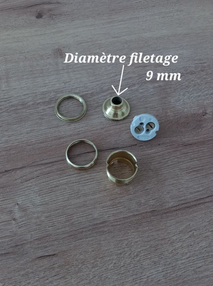 Douille B22 ancienne en laiton , céramique et bague lustre. - photo numéro 5