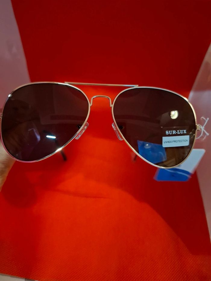 Lunettes de soleil Sur-Lux neuves avec étiquettes protection 400CE verres fumé