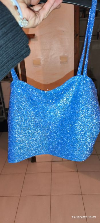 Top bleu paillettes