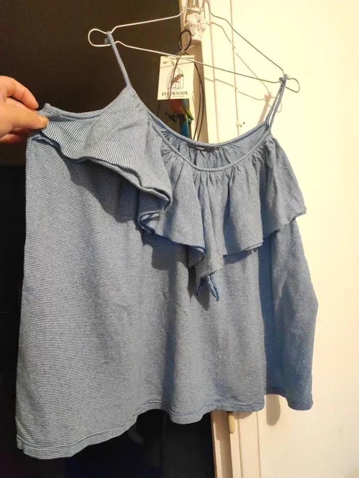 Tee shirt à rayures bleu et blanc