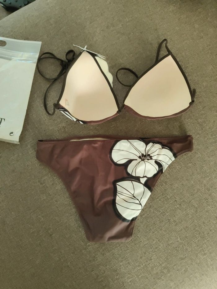 Maillot red point marron fleurs blanches - photo numéro 5