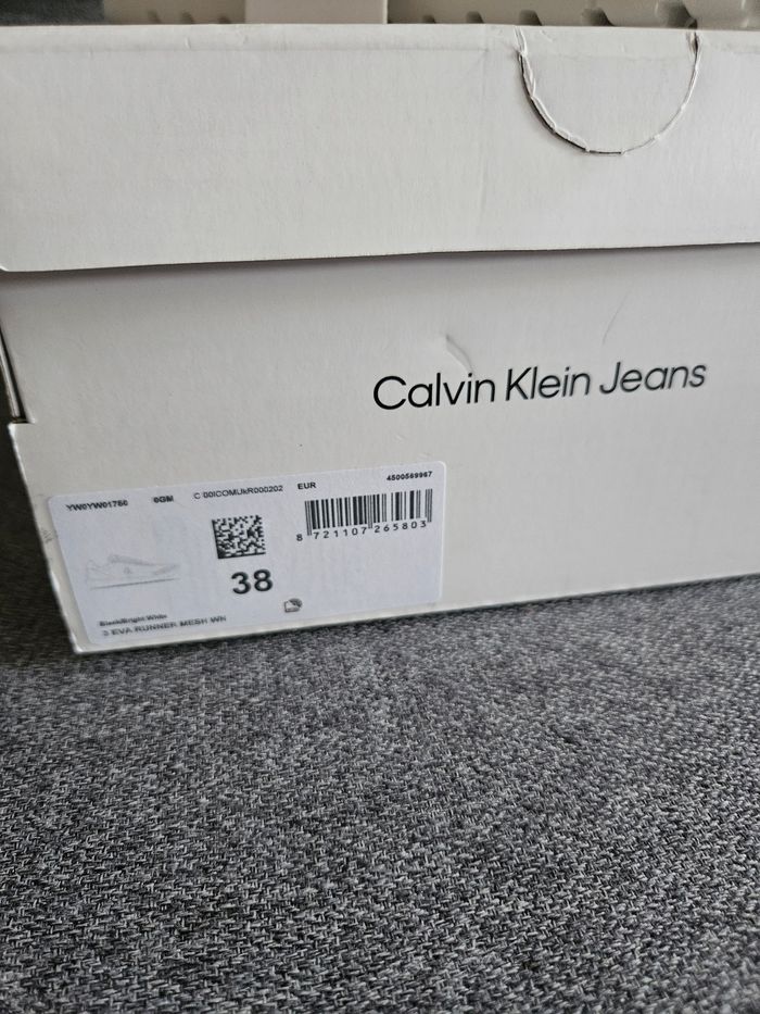 Basket femme neuve
Taille 38 - photo numéro 5