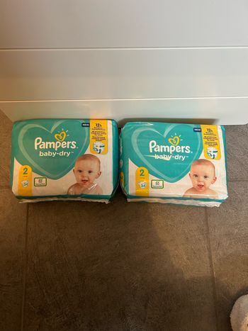 Lot 2 paquets couche Pampers taille2