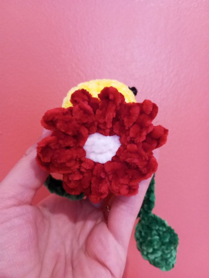 Petite abeille à suspendre au crochet - photo numéro 5
