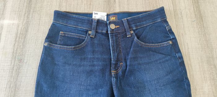 Jean pour femme marque LEE taille 42 couleur bleu marine - photo numéro 3