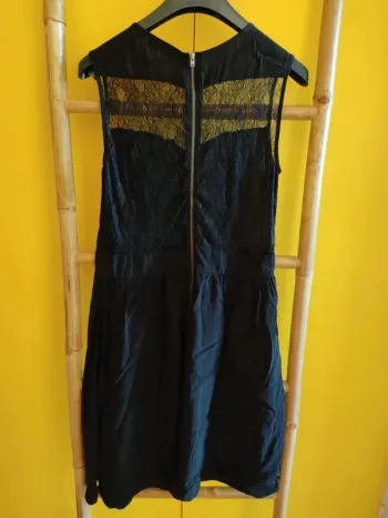 Robe dos dentelle