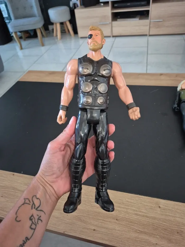 Figurine thor