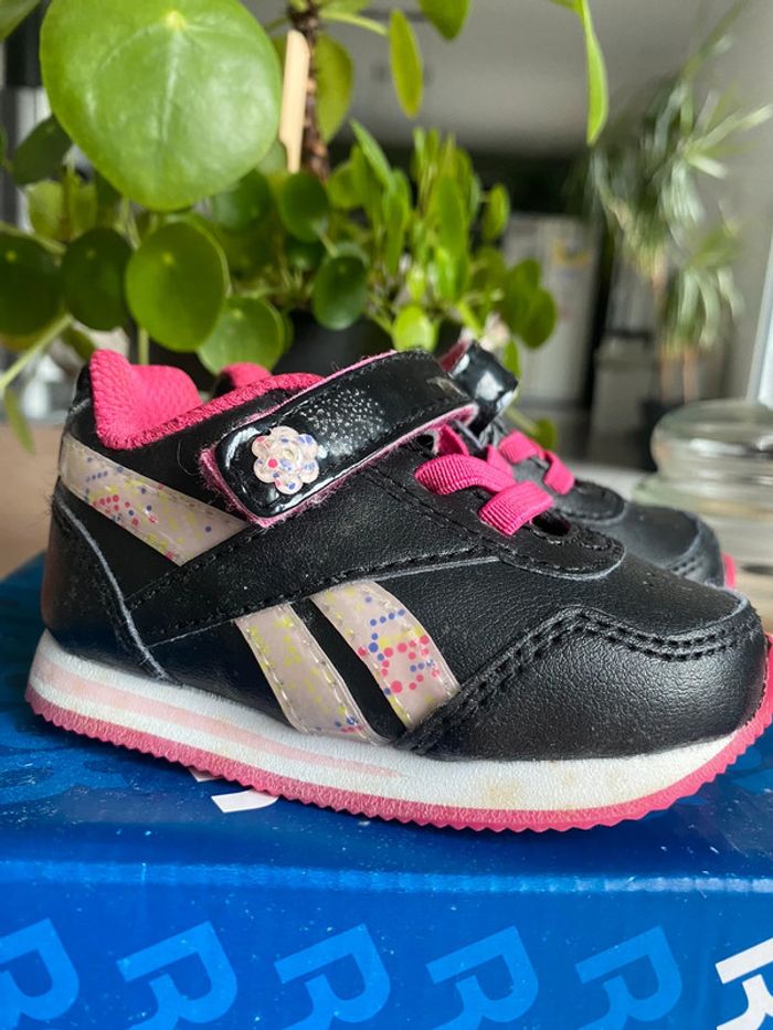 Basket Reebok pointure 18,5 lumineuse - photo numéro 2