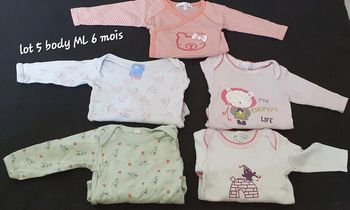 Lot 5 bodies fille 6 mois
