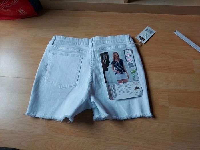 Short blanc Up2fashion taille 38 - photo numéro 5